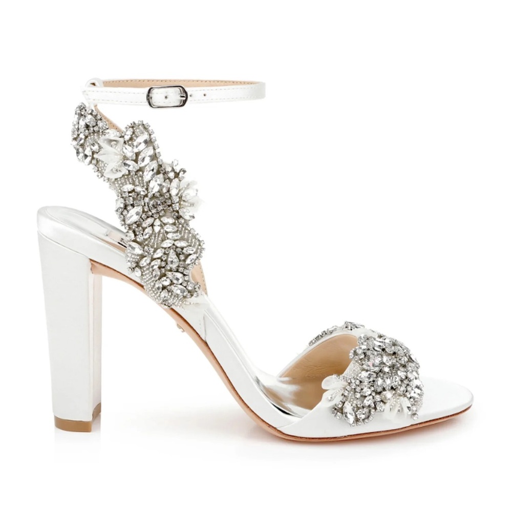 Badgley Mischka Libby heels in White